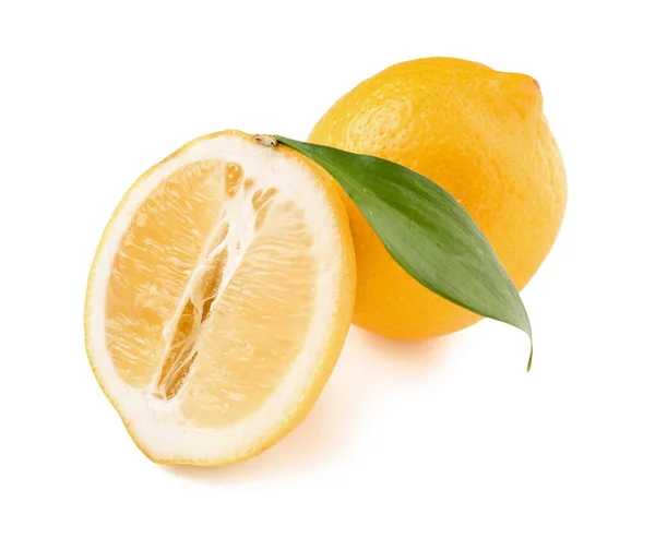 Frische Zitronen Auf Weißem Hintergrund — Stockfoto