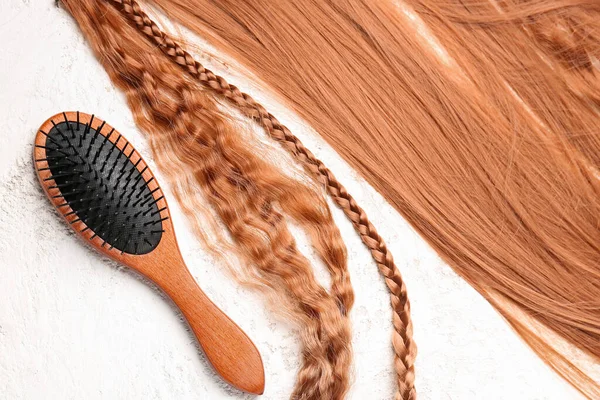 Păr Frumos Ghimbir Perie Fundal Alb — Fotografie, imagine de stoc