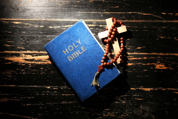 Holy Bible Prayer Beads Cross Dark Wooden Background — Stock Photo, Image