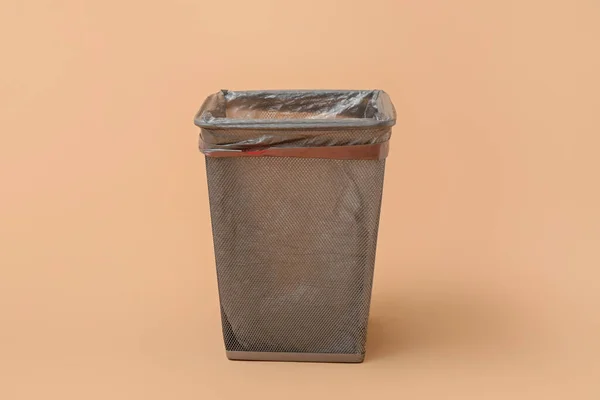 Empty Trash Bin Garbage Bag Beige Background — Stock Photo, Image