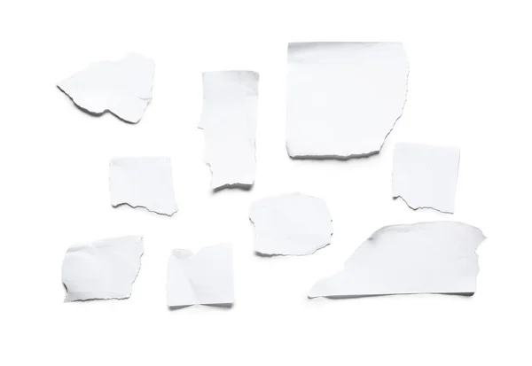 Gescheurde Stukken Papier Geïsoleerd Witte Achtergrond — Stockfoto