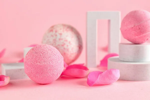 Podiums Bath Bombs Floral Petals Pink Background Closeup — Stock Photo, Image