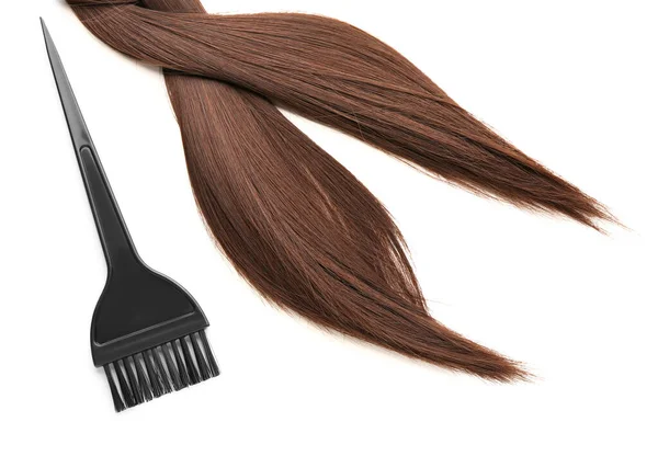 Braune Haare Mit Pinsel Auf Weißem Hintergrund — Stockfoto
