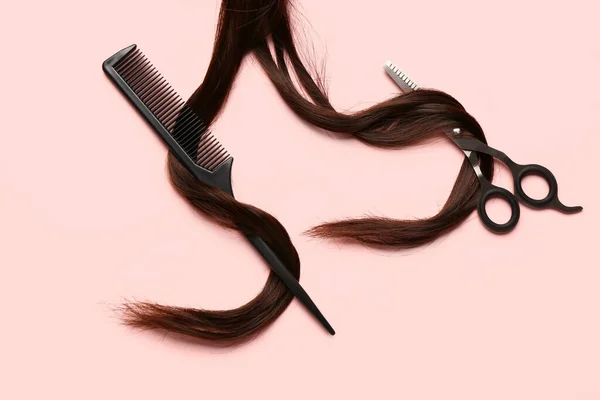 Brown Hair Scissors Brush Pink Background — Stock Photo, Image