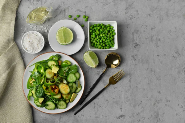 Plate Salad Green Vegetables Ingredients Grey Grunge Background — Stock Photo, Image
