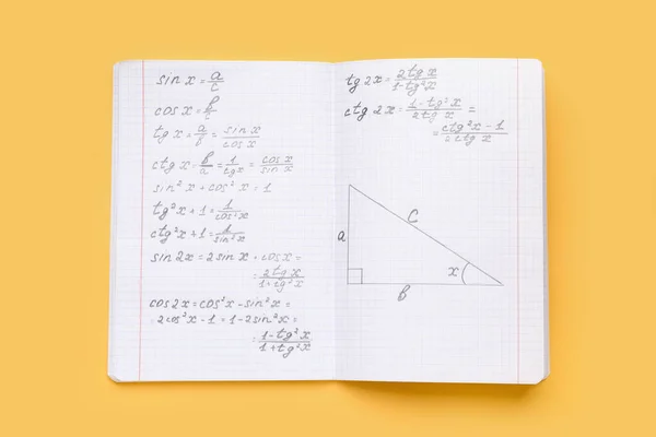 黄色の背景に数式でコピー — ストック写真