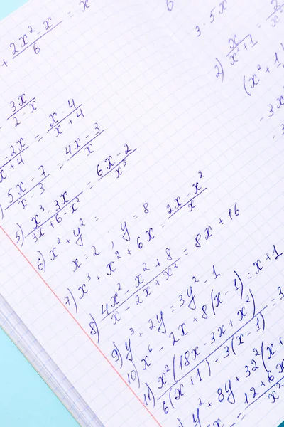 Copybook Com Fórmulas Matemáticas Sobre Fundo Azul — Fotografia de Stock