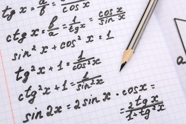 Buku Fotokopi Dengan Rumus Matematika Dan Pensil Closeup — Stok Foto