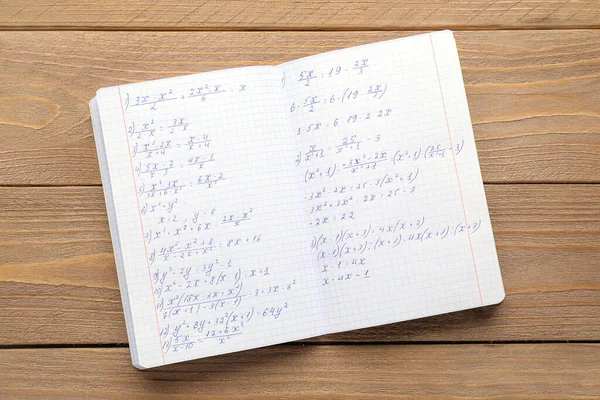 Copybook Com Fórmulas Matemática Fundo Madeira — Fotografia de Stock