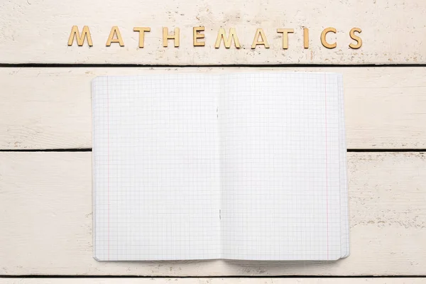 Blank Stron Copybook Tekst Matematyka Białym Drewnianym Tle — Zdjęcie stockowe