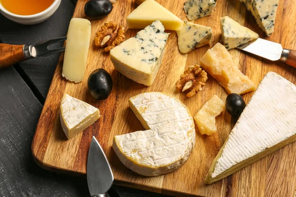 Wooden Board Different Types Tasty Cheese Table Closeup — Stock Photo, Image