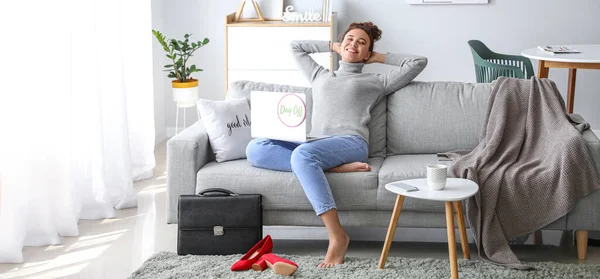 Young Businesswoman Relaxing Sofa Weekends Home — Stock Photo, Image