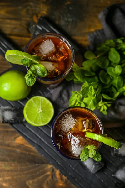 Glasses Tasty Cuba Libre Cocktail Dark Wooden Background — Stock Photo, Image