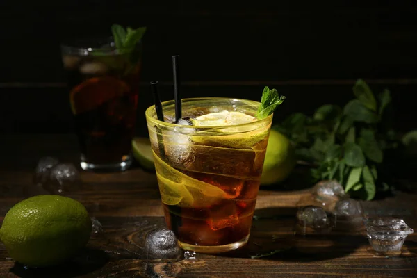 Glass Tasty Cuba Libre Cocktail Dark Wooden Background — Stock Photo, Image