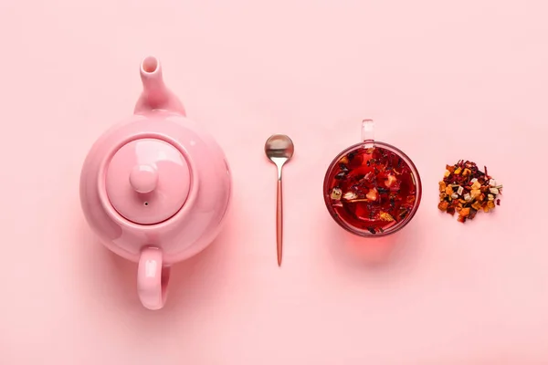Bule Cerâmico Bonito Com Xícara Chá Frutas Fundo Rosa — Fotografia de Stock