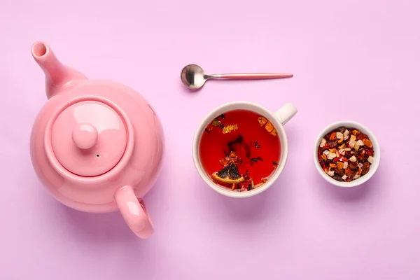 Keramische Teekanne Mit Einer Tasse Tee Und Getrockneten Früchten Auf — Stockfoto