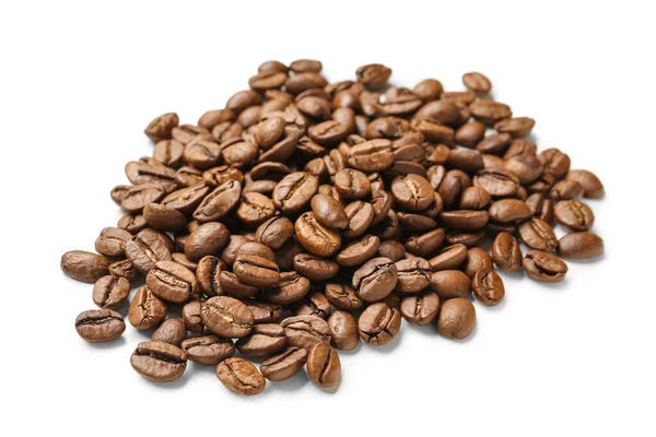 白い背景に隔離されたコーヒー豆のヒープ — ストック写真