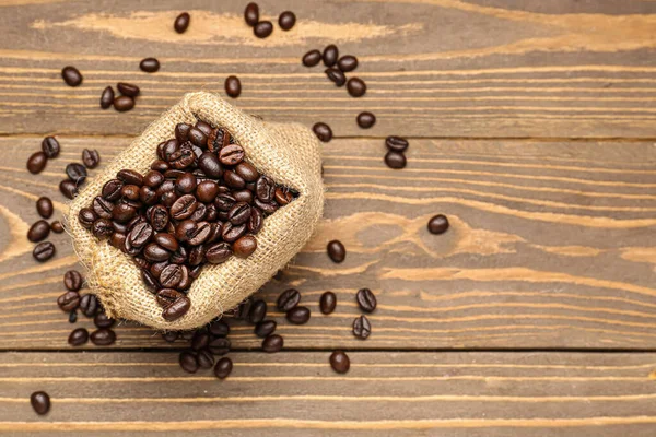 Beutel Mit Kaffeebohnen Auf Holzgrund — Stockfoto