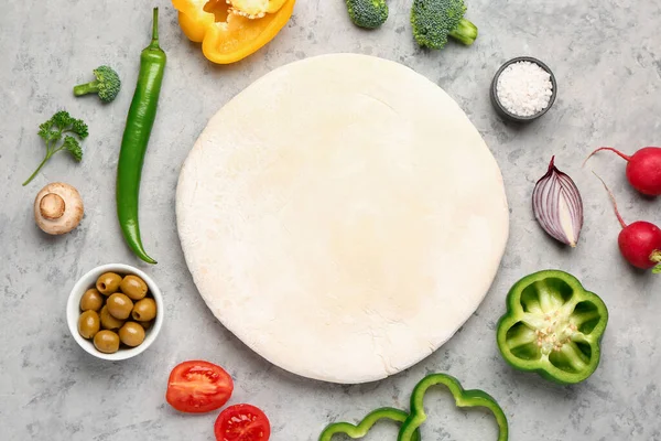 Raw Dough Ingredients Preparing Vegetable Pie Grey Grunge Background — Stock Photo, Image