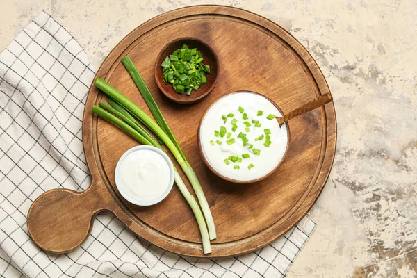 Composition Sour Cream Green Onion Grunge Table — Stock Photo, Image