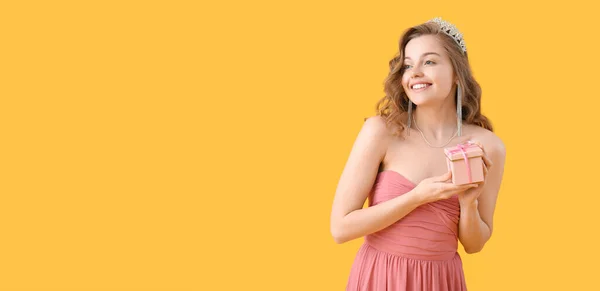 Pretty Young Woman Shiny Prom Dress Gift Yellow Background Space — Stock Photo, Image