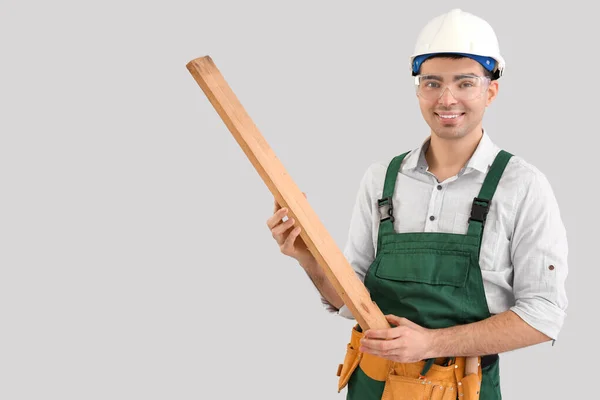 Young Carpenter Wooden Plank Grey Background — Stock Photo, Image