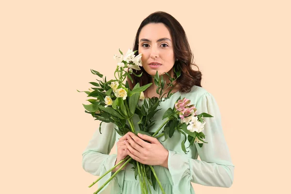 Young Woman Dress Alstroemeria Flowers Beige Background — Stok fotoğraf