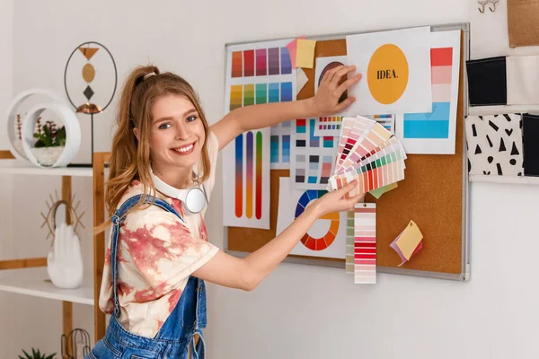 Female Graphic Designer Color Palettes Pinboard Office — Stock Photo, Image