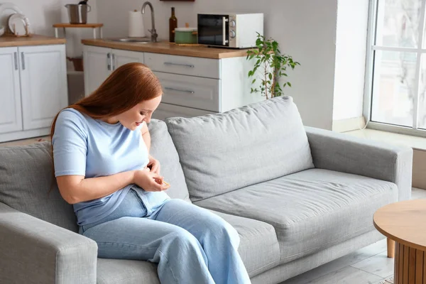 Woman Diabetes Giving Herself Injection Insulin Home — Stock Photo, Image