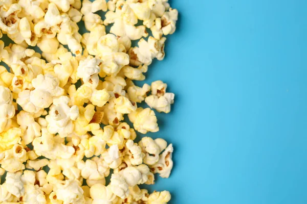Crispy Popcorn Blue Background — Stock Photo, Image