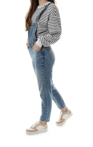 Jovem Mulher Macacão Jeans Fundo Branco — Fotografia de Stock