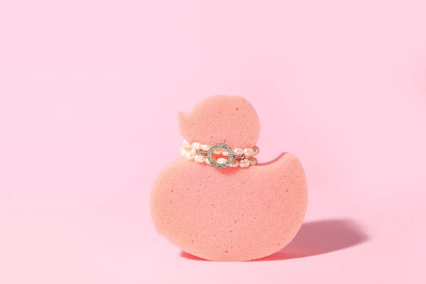 Sponge Shape Duck Jewelry Pink Background — Stock Photo, Image
