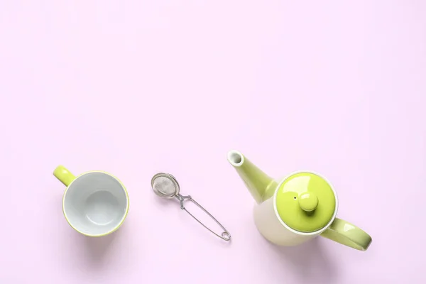 Teapot Mug Infuser Lilac Background — Stock Photo, Image
