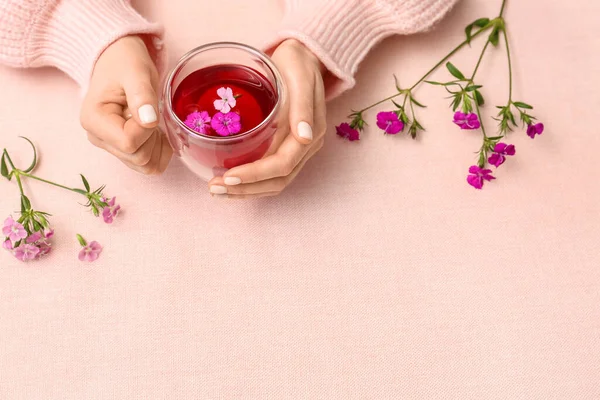 Female Hands Cup Tea Delicate Flowers Pink Table — Stock Photo, Image
