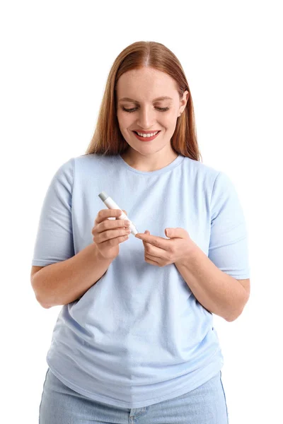 Жінка Діабетом Використовує Ланцетну Ручку Білому Тлі — стокове фото