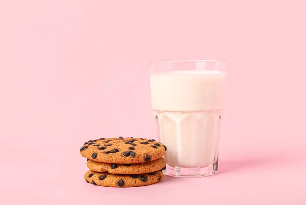 Glass Milk Cookies Pink Background — Stock Photo, Image