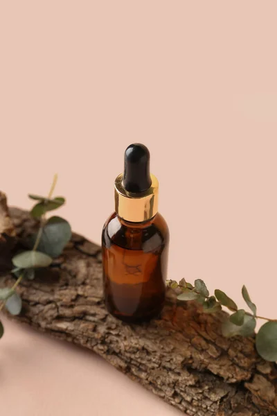Bottle Cosmetic Oil Eucalyptus Branches Tree Bark Pale Pink Background — Stock Photo, Image