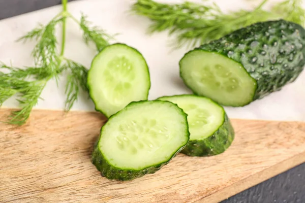 Board Fresh Cut Cucumber Table Closeup — Stock Photo, Image