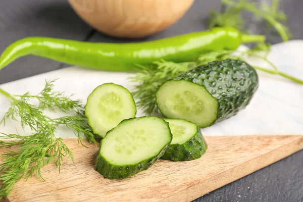 Board Fresh Cut Cucumber Table Closeup — Stock Photo, Image