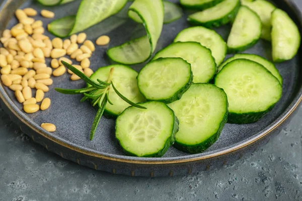 Plate Pieces Fresh Cucumber Green Background Closeup — Stock Photo, Image