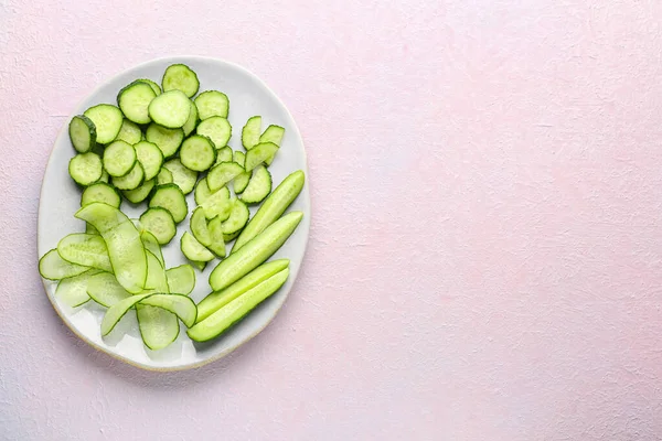 Plate Fresh Cut Cucumber Light Background — Stock Photo, Image