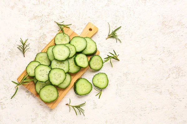 Wooden Board Pieces Fresh Cucumber White Background — Stock Photo, Image