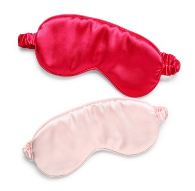 Beyaz arka planda izole uyku maskeleri