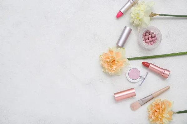Beautiful Daffodils Different Cosmetics White Background — Stock Photo, Image