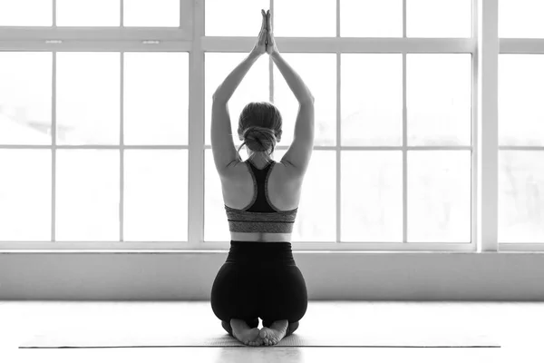 Sporty Young Woman Doing Yoga Gym — Stock Photo, Image