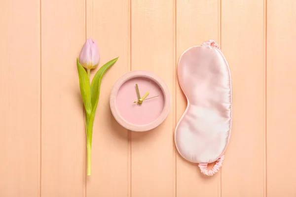 Sleep Mask Tulip Flower Alarm Clock Pink Wooden Background — Stock Photo, Image