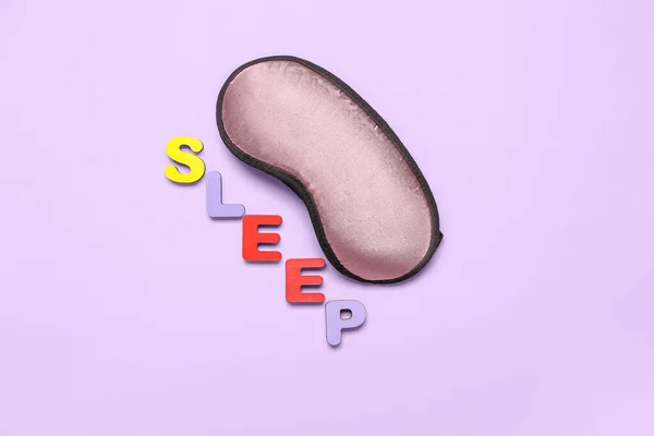 Máscara Dormir Com Palavra Sleep Fundo Lilás — Fotografia de Stock