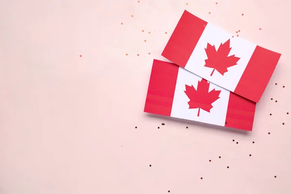 Kanadan Liput Tähdet Valkoisella Taustalla — kuvapankkivalokuva