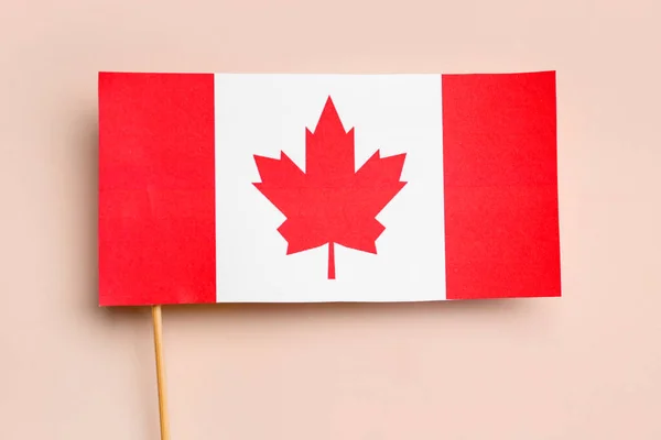 Bandera Papel Canadá Sobre Fondo Beige Primer Plano —  Fotos de Stock