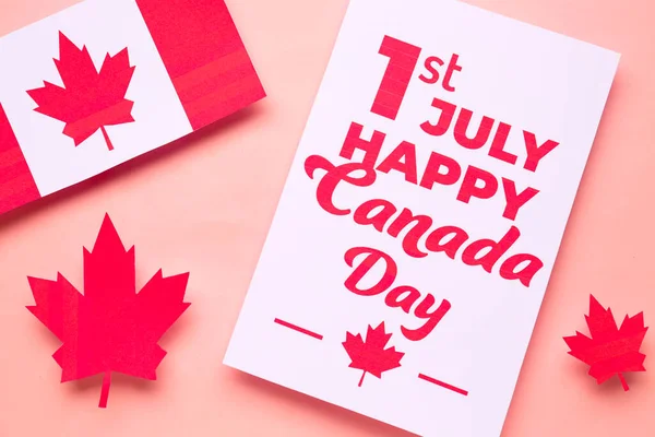 Karte Mit Text Juli Happy Canada Day Flagge Und Ahornblätter — Stockfoto